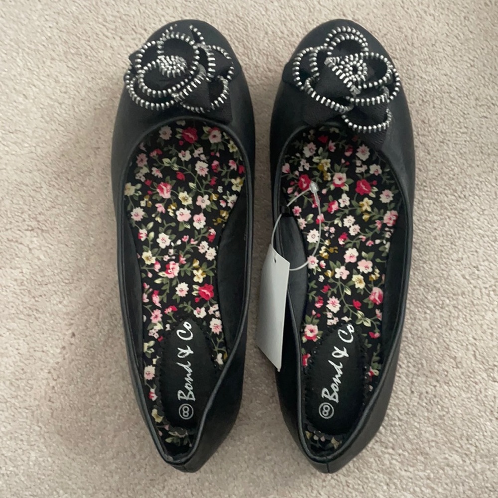 Bond & Co Black flats with flower accent